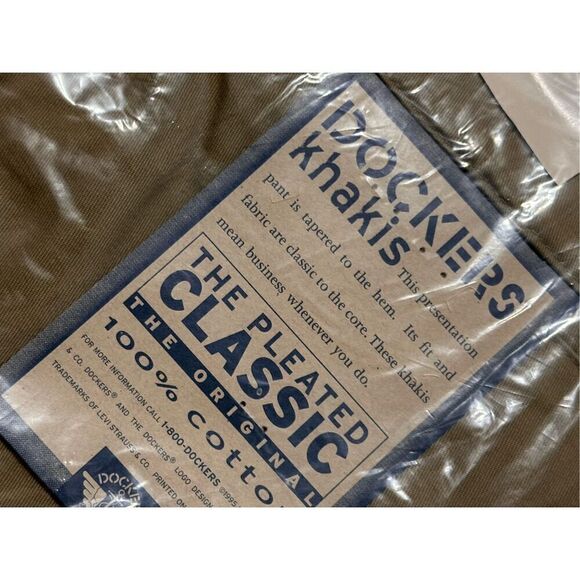 NEW WITH TAGS NEVER OPEN NEW Dockers Men's classic - Pleated, Khaki, 42 x 32 - Picture 8 of 8